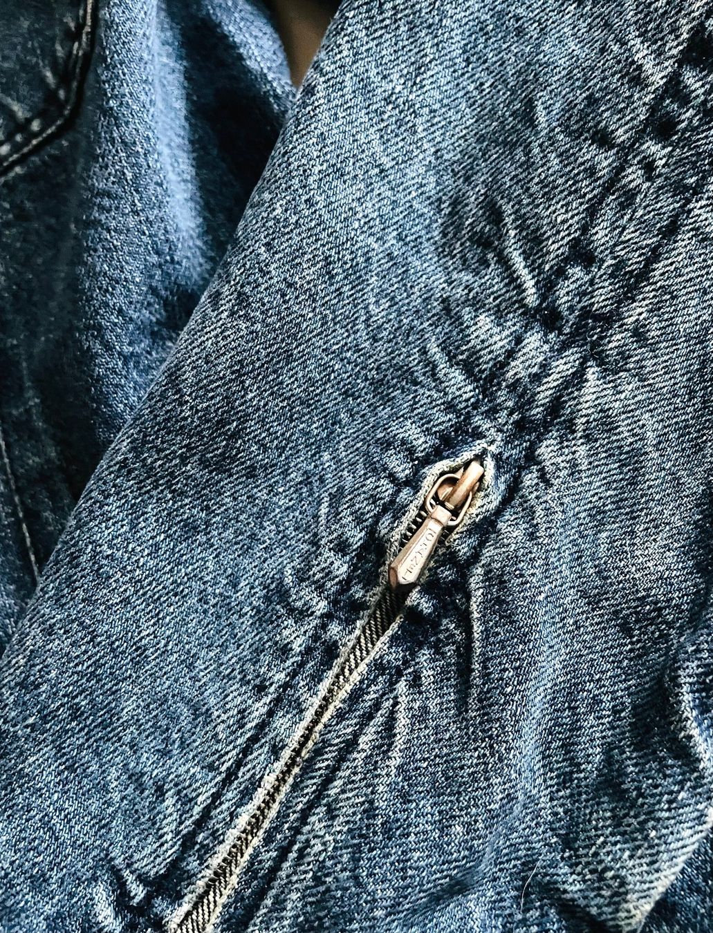 Chanel Giacche: CHANEL Jeansjacke – Usato da Etoy venduto da Diadefin 4