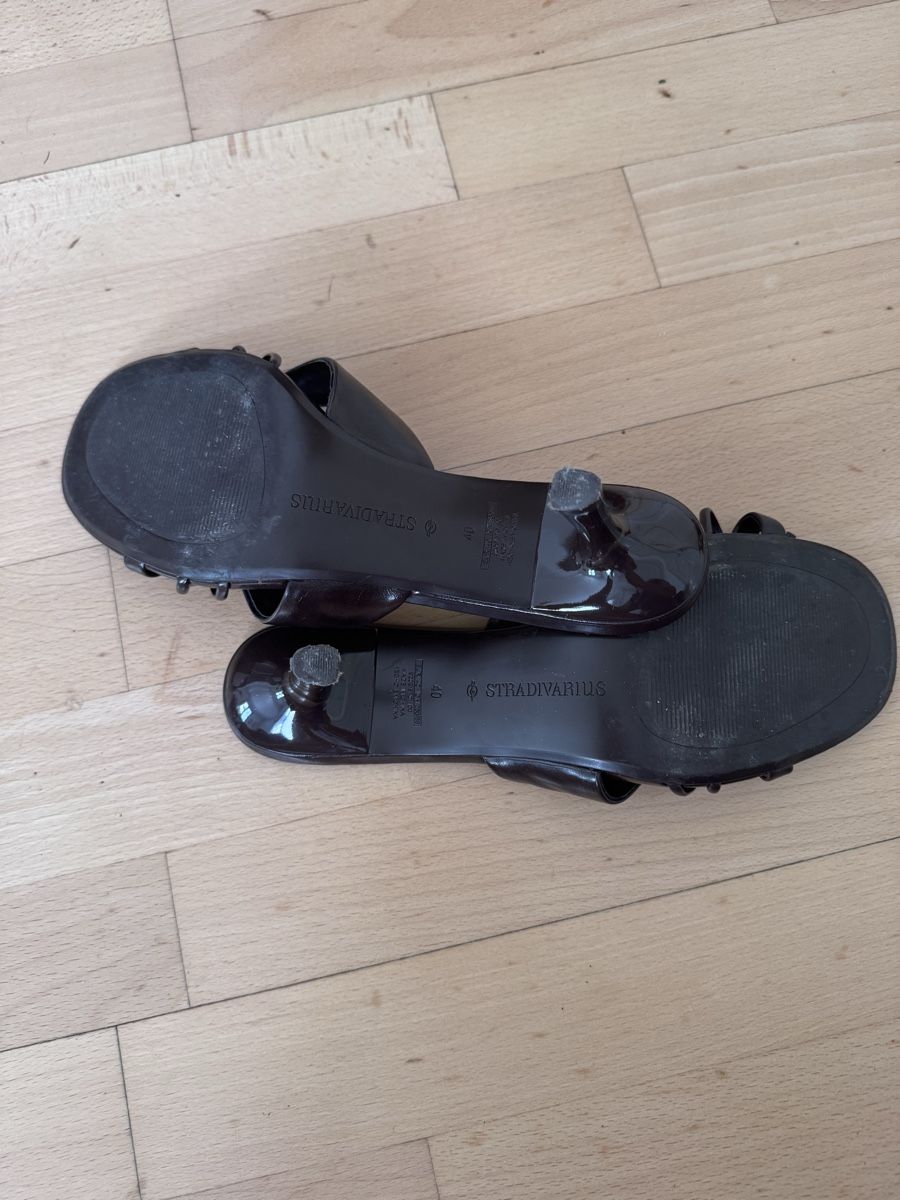 Stradivarius Scarpe da donna: Brown Kitten Heels – Usato da Muttenz venduto da ala_7c7n
