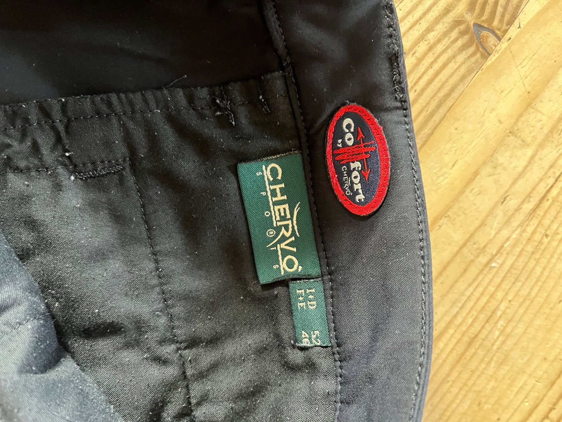 Pantaloni: Pantalon Chervo Taille 48 patricia – Usato da Veyrier venduto da kimedovapa