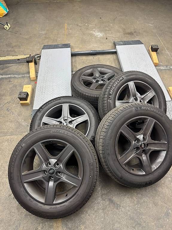 Pneus & Roues: Rang Rover Defender Räder 5 Stk.  – D'occasion à Basel par rav_csh6 2
