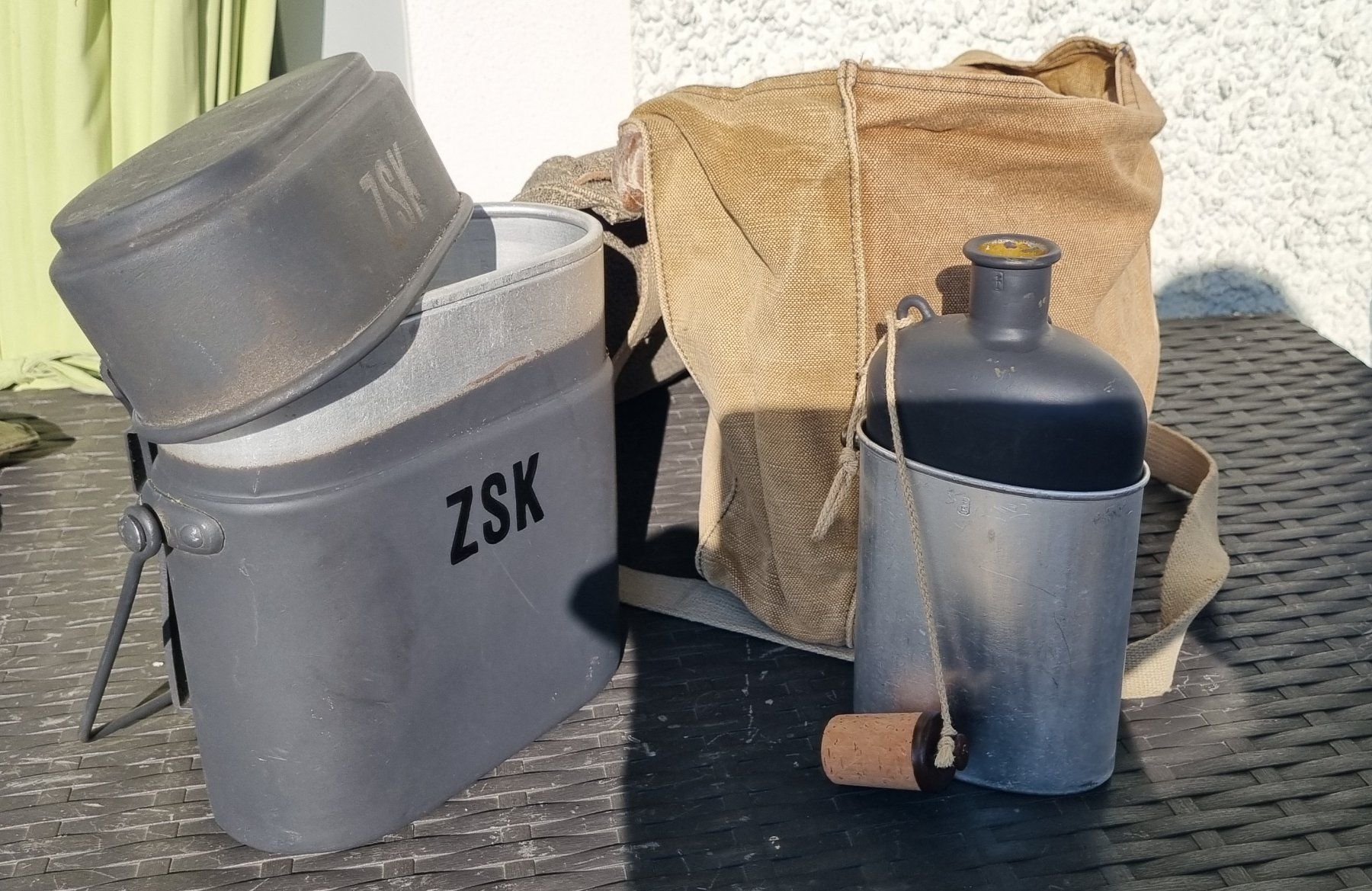 Schweizer Armee Borse: Original Schweizer Armee Kochgeschirr mit Rucksack. Top! – Nuovo (secondo la descrizione) da Kloten venduto da Waltiboy 3