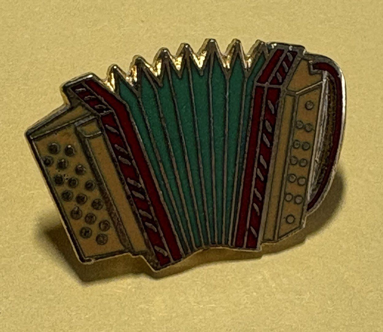 Plaketten & Abzeichen: Pin Harmonika / Schwyzerörgeli Anstecknadel, – Gebraucht aus Basel von adl_6y8g