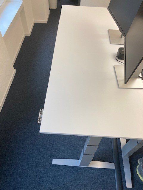 Scrivanie: Steh- / Sitztisch Proline lichtgrau 180x80 – Usato da Zürich venduto da humanpro 5