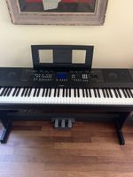 Yamaha Portable Grand DGX-650 (E-Piano)