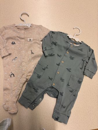 2 Baby Strampler Set H&M und Next Grösse 56 sehr gut