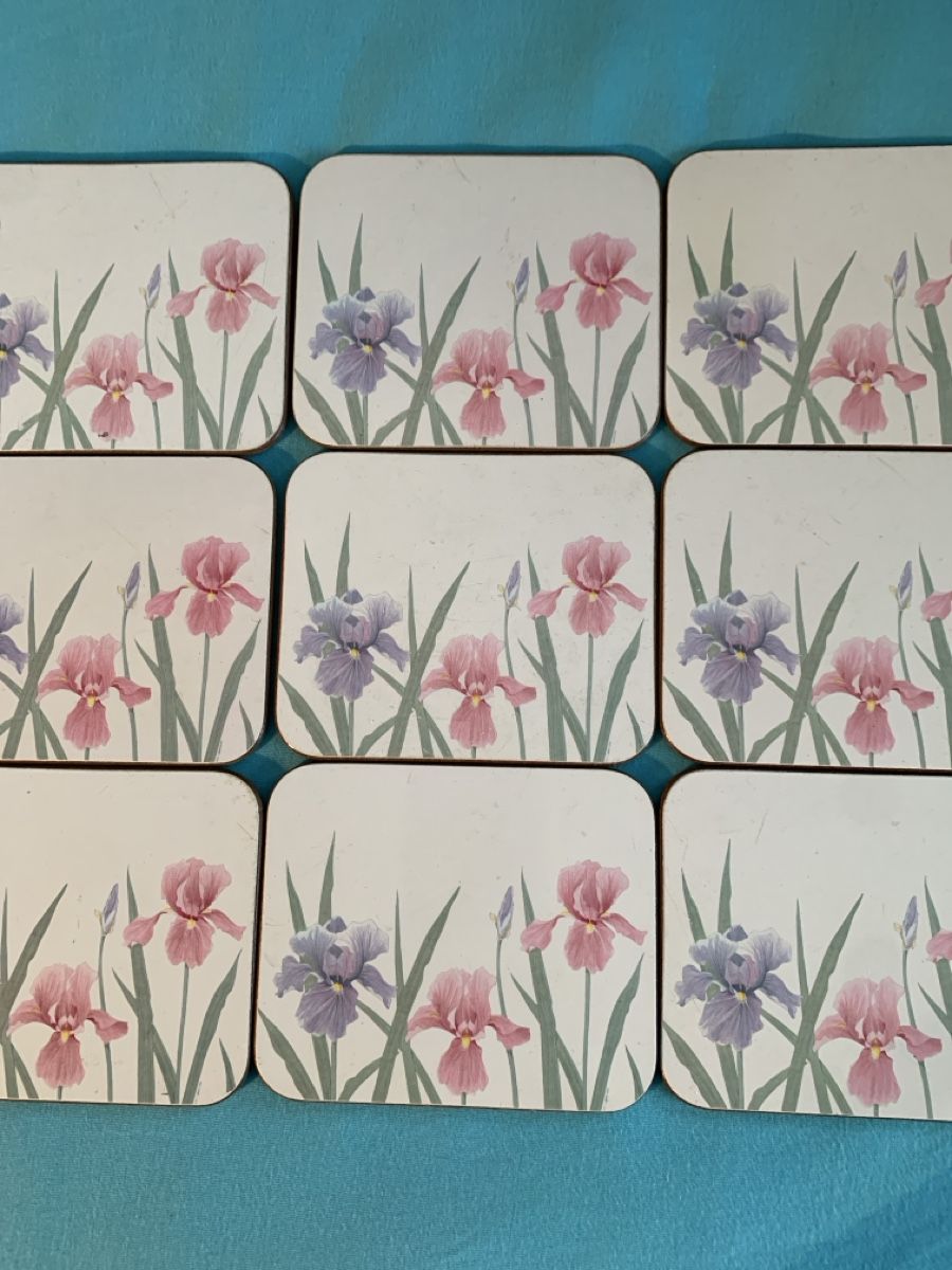 Untersetzer: 9 Floral Iris Coasters, to place under the drinks – Gebraucht aus Immensee von Gitter
