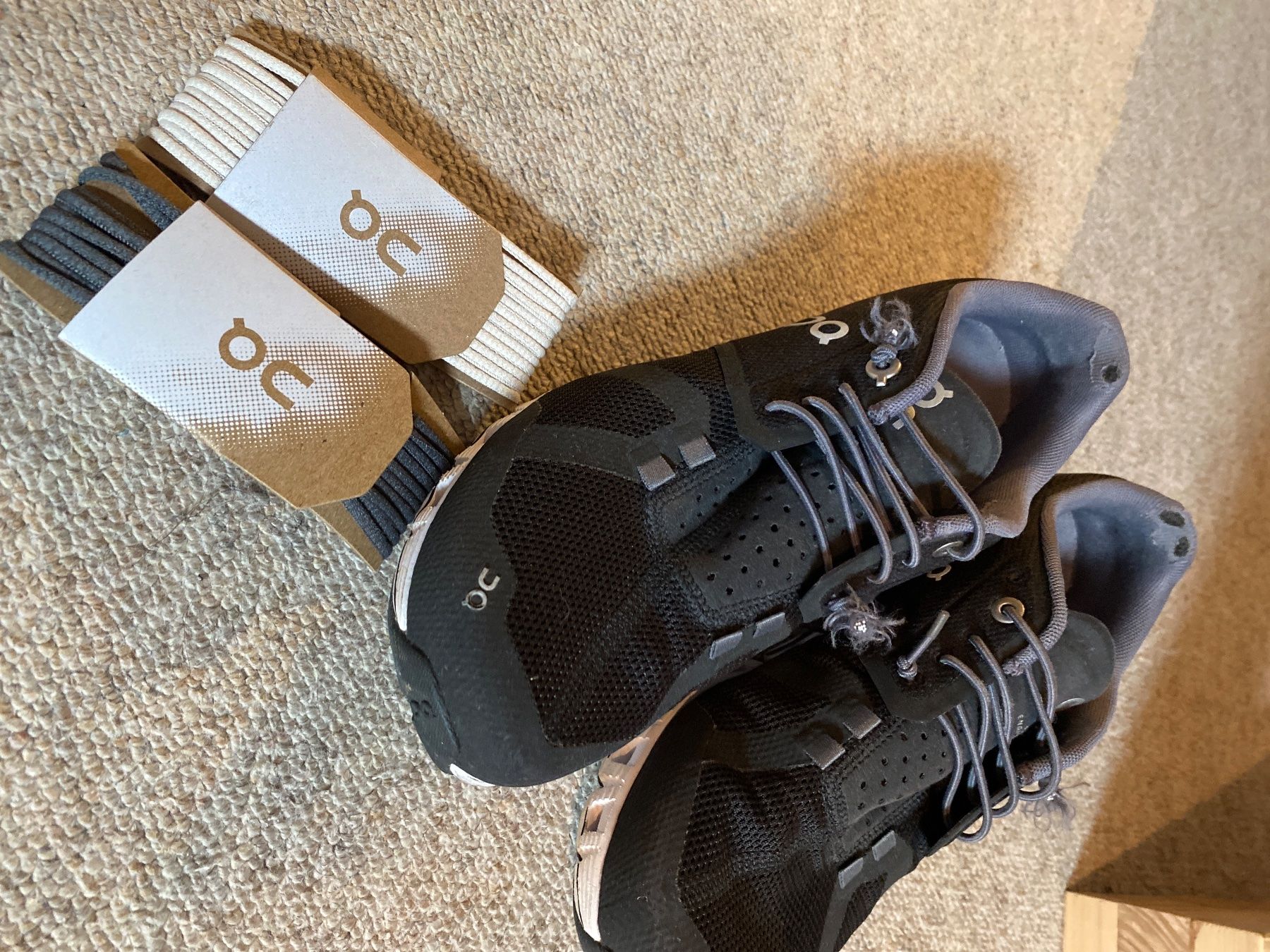On Scarpe da donna: On Schuhe 38.5 black – Usato da Holderbank AG venduto da Elster19 1