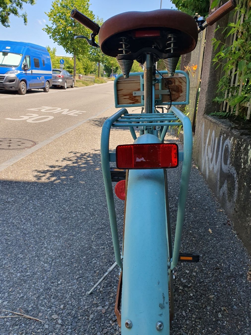 Vélos: Damenvelo hellblau mit Transportkiste – D'occasion à Burgdorf par mentalshopCH 8
