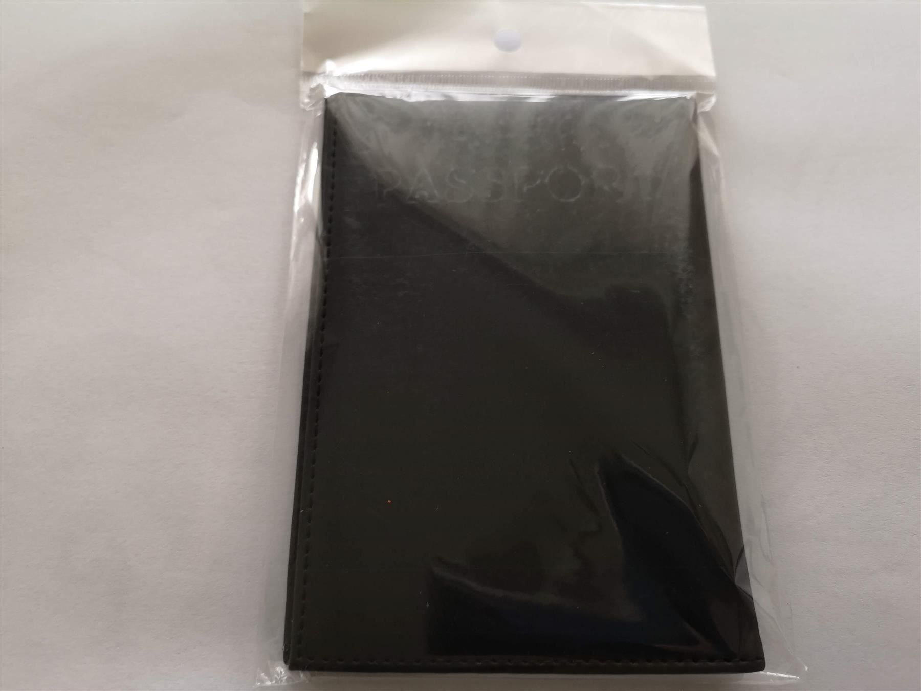 Cover & Protezioni schermo: Passhülle Passport Brieftasche (schwarz) – Nuovo e nell'imballaggio originale da Winterthur venduto da trend-produkte 2