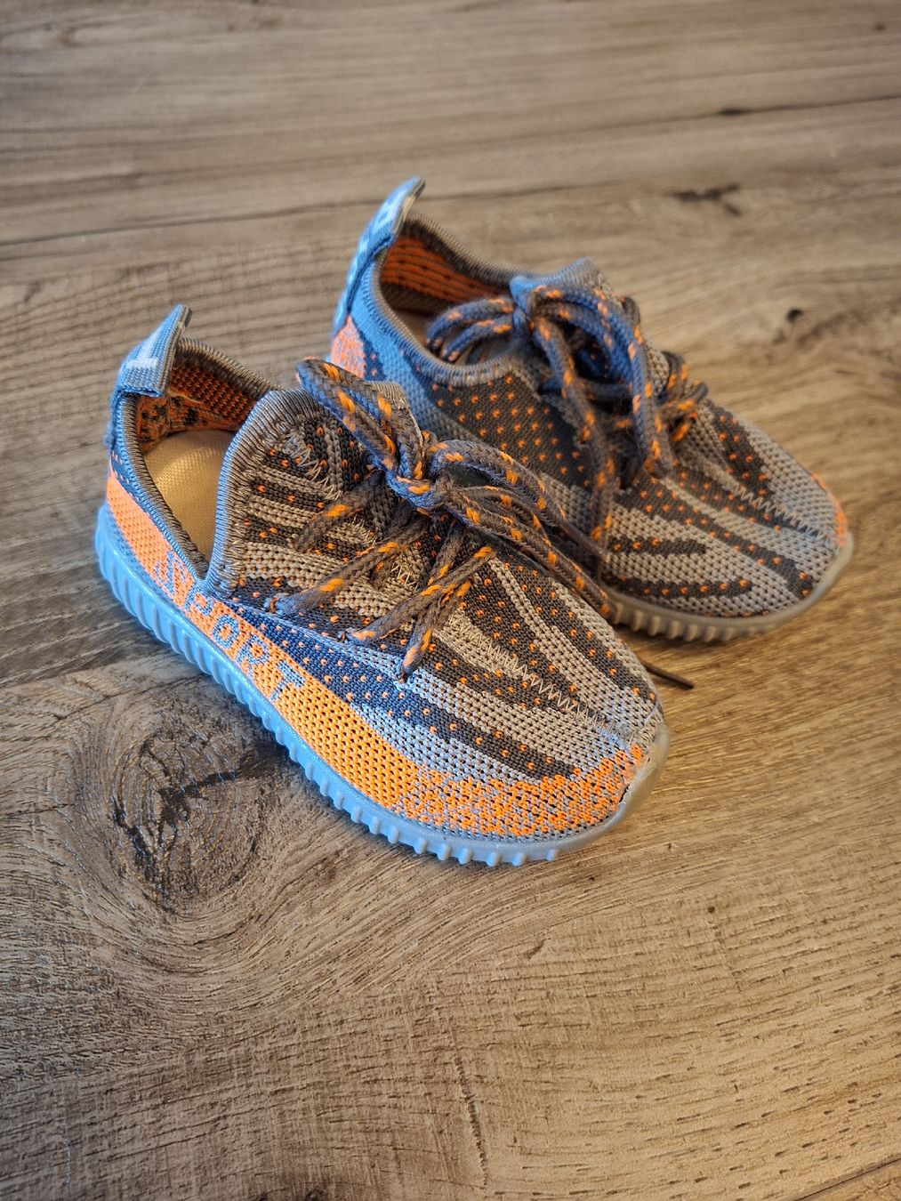 Chaussures garçon: Kinderschuhe, Grösse 22  – D'occasion à Winterthur par Ausmisten2026