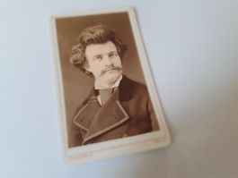 SCHWIIZER MAA DAZUMAL - HOMME TRES EXTRAVAGANT - LOCLE
