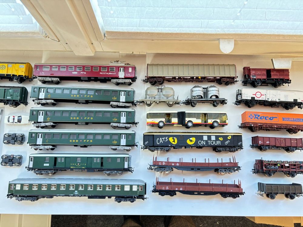 Fleischmann/Roco BLS/SBB 20 x Wagen H0 + Modellautos H0 (Gebraucht) in ...