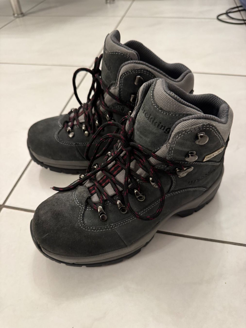 Scarpe da donna: WIE NEU: TREK-TEX Damen Wanderschuhe - Gr. 37 – Usato da Bad Ragaz venduto da kpo_b7ph