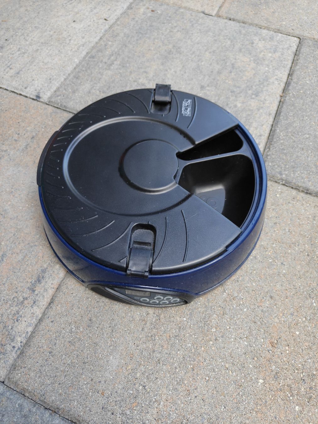 Nourriture: Automatic Pet Feeder 6 Meal Programmable Bowl – D'occasion à Kloten par Dendrobates 1