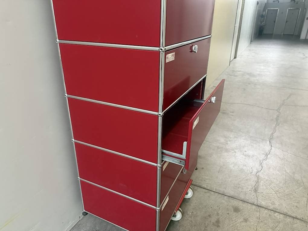 USM Scaffali: USM Regal mit Schubladen rot – Usato da Häggenschwil venduto da Alkuko 1