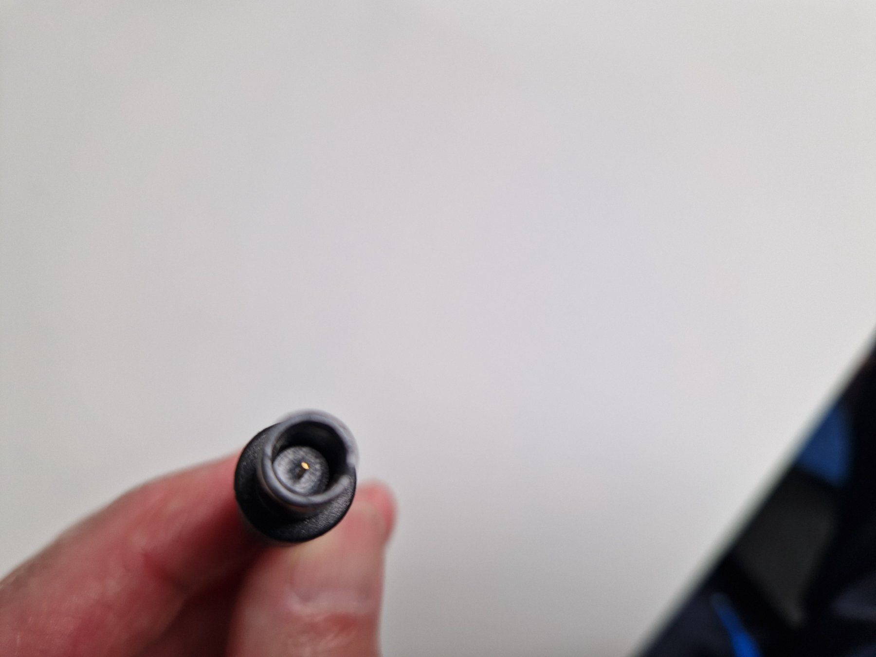 Dell Unità & Adattatore: Original-Netzteil zu Dell-Laptop – Usato da Uster venduto da Andreas7 5