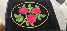 wunderschöne  Reliefstickerei Rosenmotiv