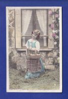 ENFANT - Petite fille et son panier d'œufs
