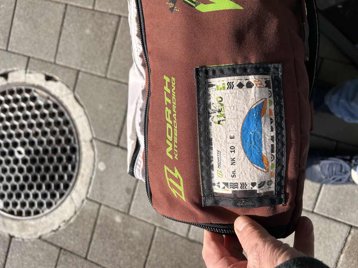 North Kite: Kite North und Gin – Gebraucht aus Visp von ste_wcp9