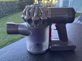 Dyson V6 Akku DC62 animalpro Staubsauger mit Zubehör