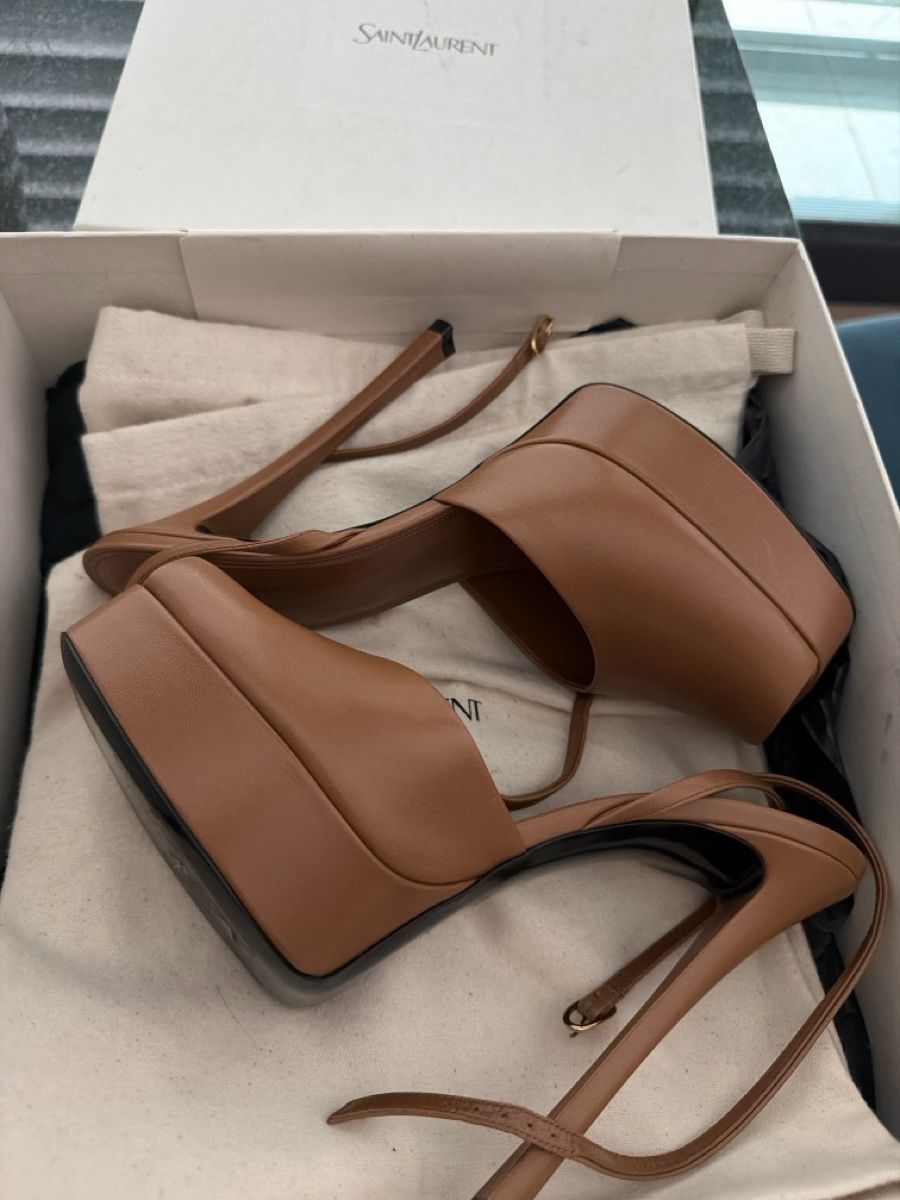 Saint Laurent Scarpe da donna: Saint Laurent leather shoes  – Nuovo (secondo la descrizione) da Genève venduto da val_rp9x