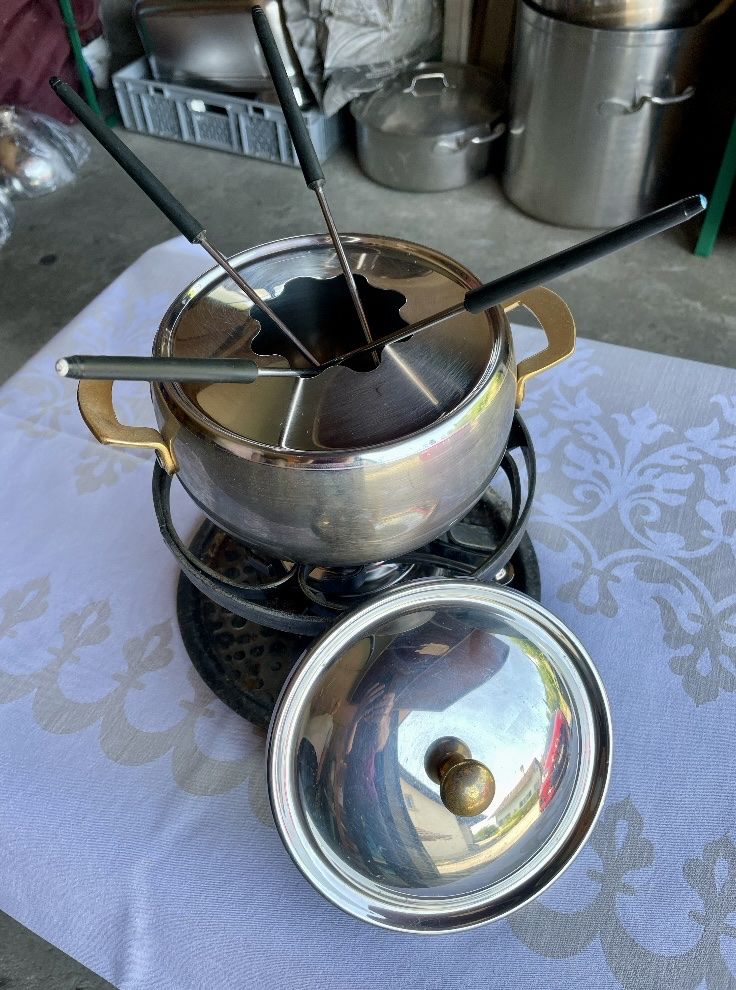 Pfannen: Fondue Chonoise Caquelon mit Gabeln – Neu (gemäss Beschreibung) aus Aarwangen von rpb_xw8h