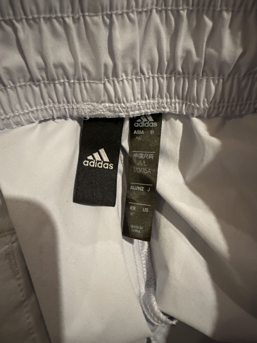 Adidas Pantaloni: Adidas Kurze Hose Gr. 170 – Usato da St. Gallen venduto da mai_zpt7 2