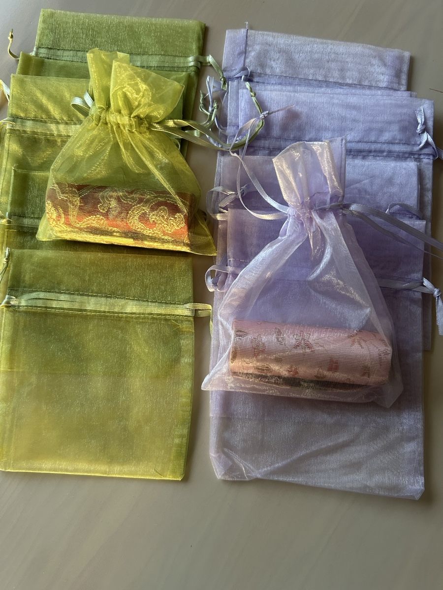 Cura del viso: Set von 12 Lippenstiftetuis, Seide – Nuovo (secondo la descrizione) da Russikon venduto da Pebblybeach 1