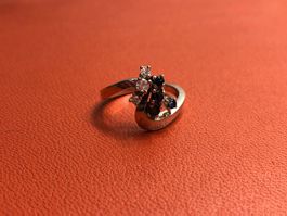 Damenring mit farbigen Steinen aus 18 Karat Weissgold Au 750