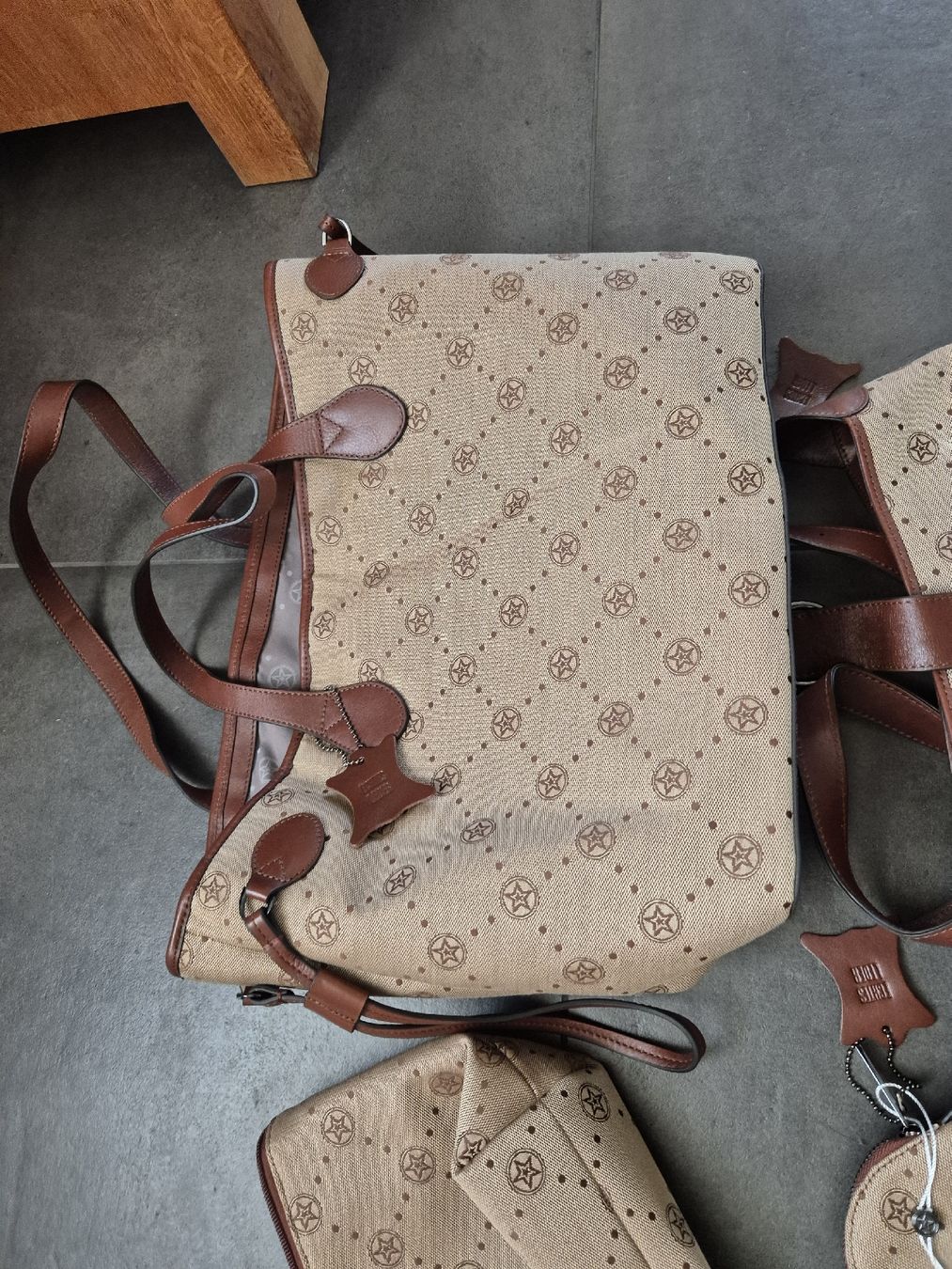 Borse da donna: Leder Tasche, Konvolut – Nuovo (secondo la descrizione) da Vilters venduto da Fleiflomi 2