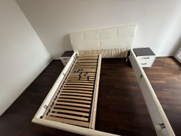Grosses Doppelbett (180x200cm) mit Lattenrost, Weiss