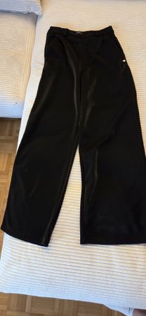 Wide-Leg Hose/ Marlene-Hose in Schwarz mit leichtem Schimmer