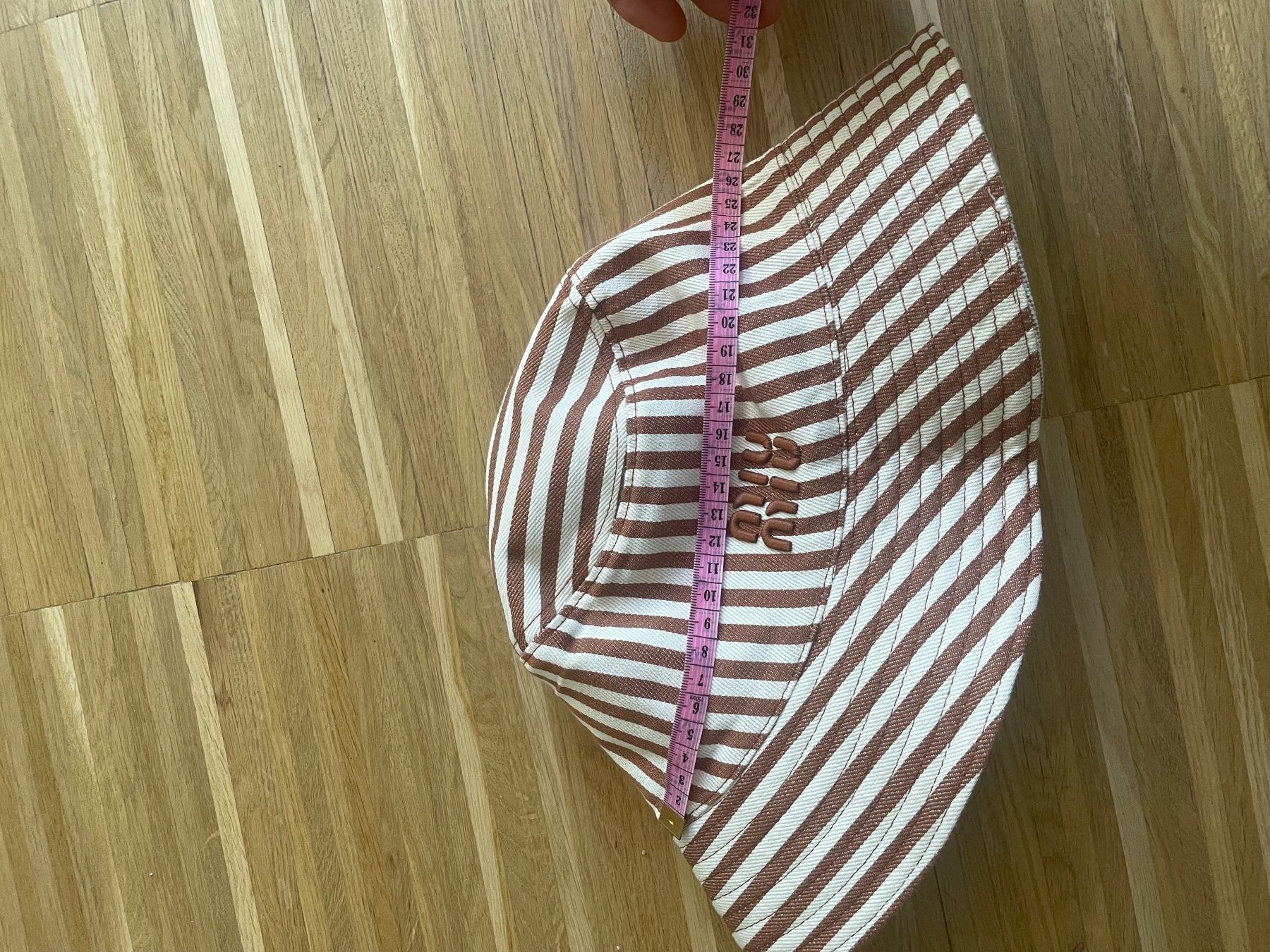 Miu Miu Copricapi, berretti & cappellini: MIUMIU Sommermütze Reversibl, – Nuovo (secondo la descrizione) da Muttenz venduto da asv_mtb8 7