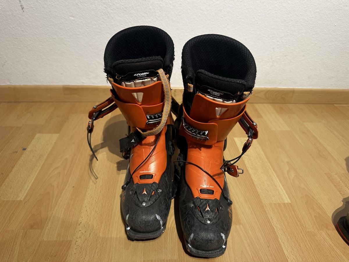 Atomic Skis: Ski boots Atomic Blackland carbon – Gebraucht aus Buchs SG von Ale_vg