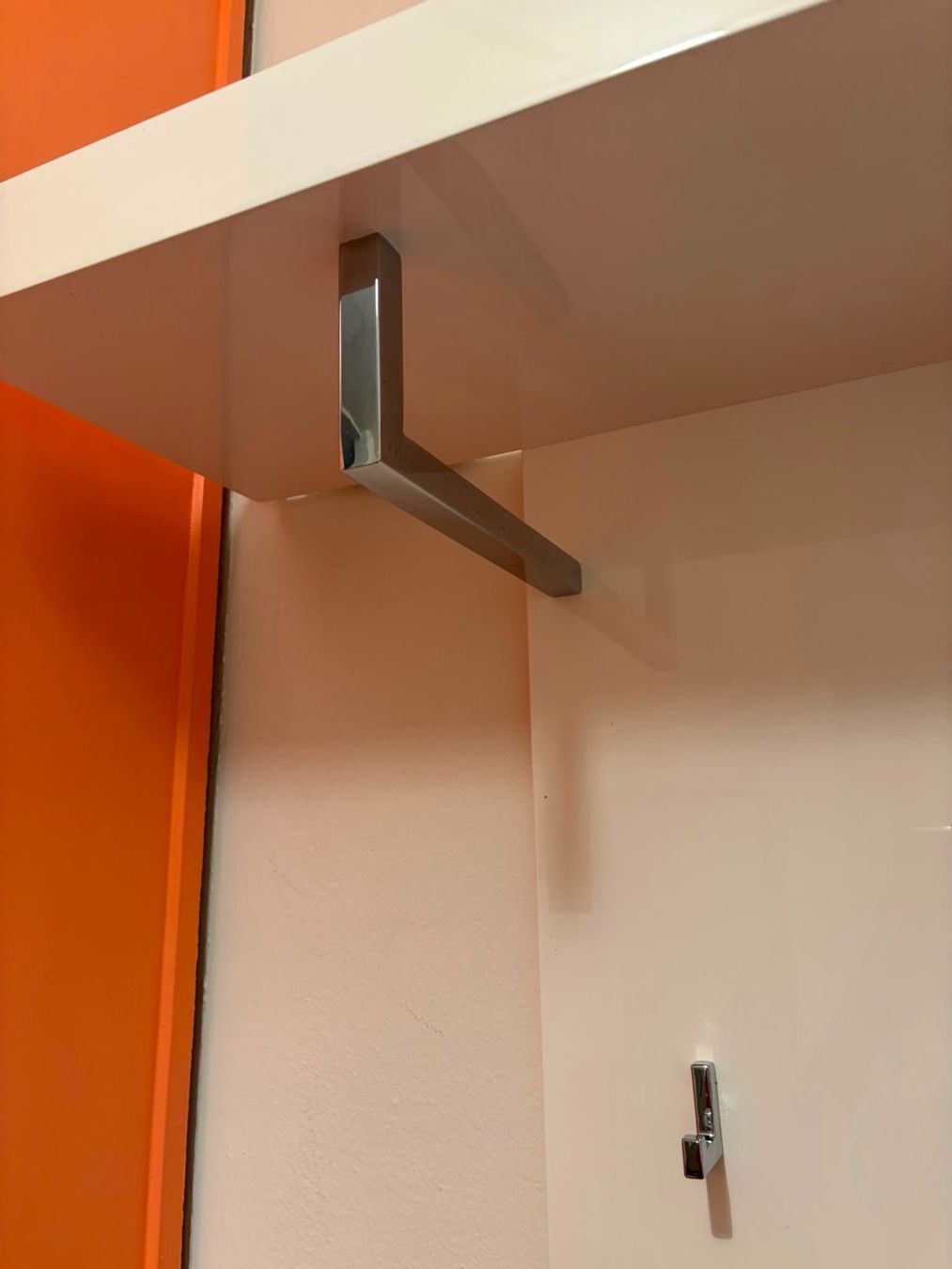Garderobe: Beleuchtete Garderobe – Gebraucht aus Luzern von Johannas-flohmarkt 1