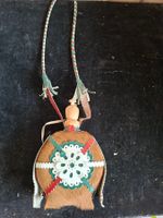 Feldflasche Leder Holzverschluss mit Verzierungen guter Z...