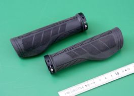 Ampler Velo-Lenkergriffe aus Gummi mit Metallbefestigung