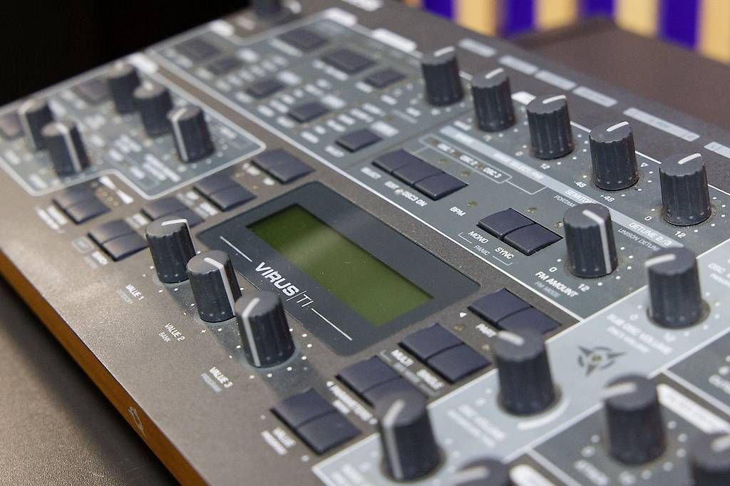Strumenti musicali: Virus TI 2 Desktop – Usato da Davesco-Soragno venduto da nicolomariani 3