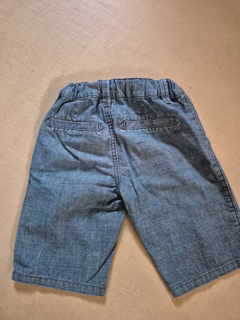 C&A Pantaloni: Shorts jeansblau, Gr. 104 – Usato da Dietikon venduto da grafad 1