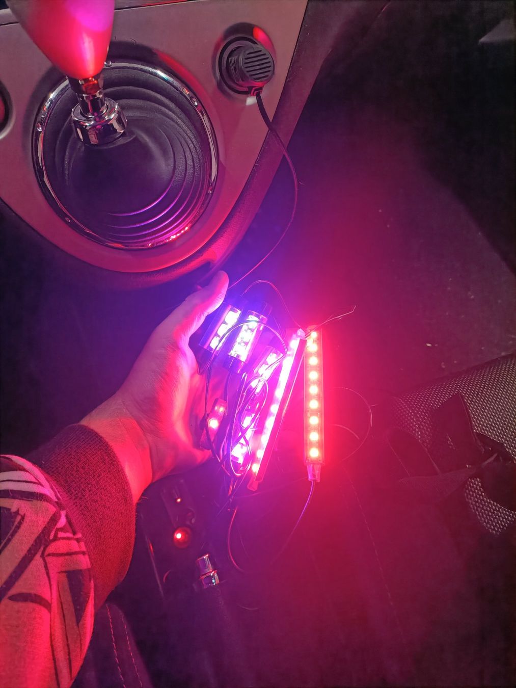 Tutti i ricambio: Auto LED Innenbeleuchtung Set mit Zigarettenanzünder & USB – Usato da Rickenbach b. Wil venduto da Mysterion4 2