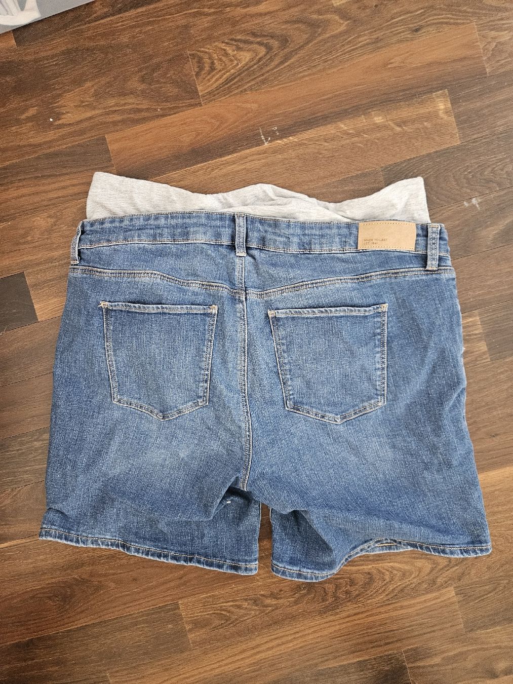 C&A Jeans: C&A mama denim shorts – Nuovo (secondo la descrizione) da Affoltern am Albis venduto da Katarinushka 1