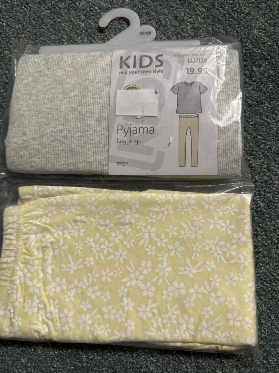 Migros Pyjamas: Pyjama neu Gr 122/128 – Neuf avec emballage d'origine à Baltschieder par YmroBe