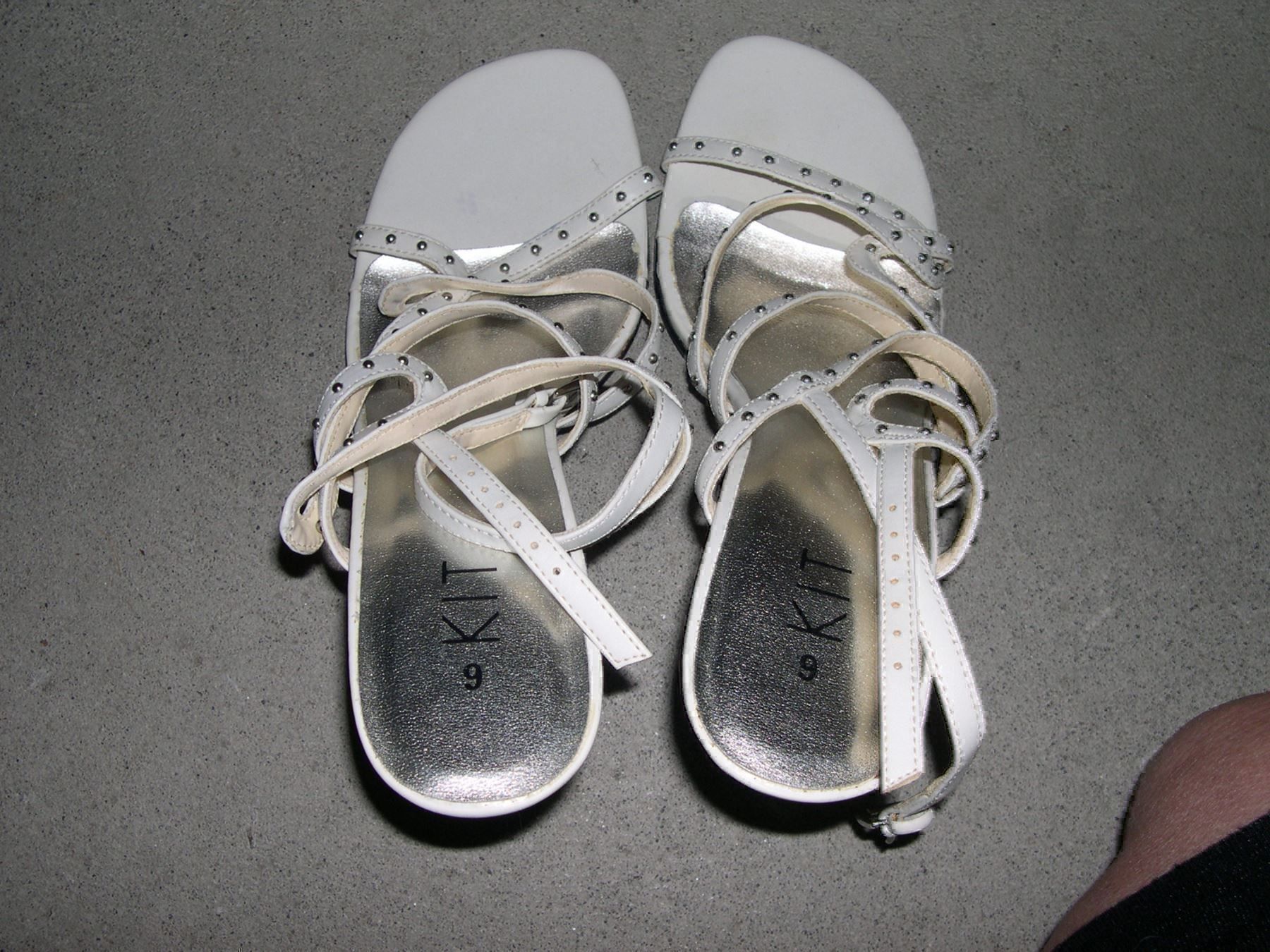 Scarpe da donna: 3 x PUMPS (mit rel. spitzem Abs.) Gr. 39 – Usato da Thun venduto da Catfriends