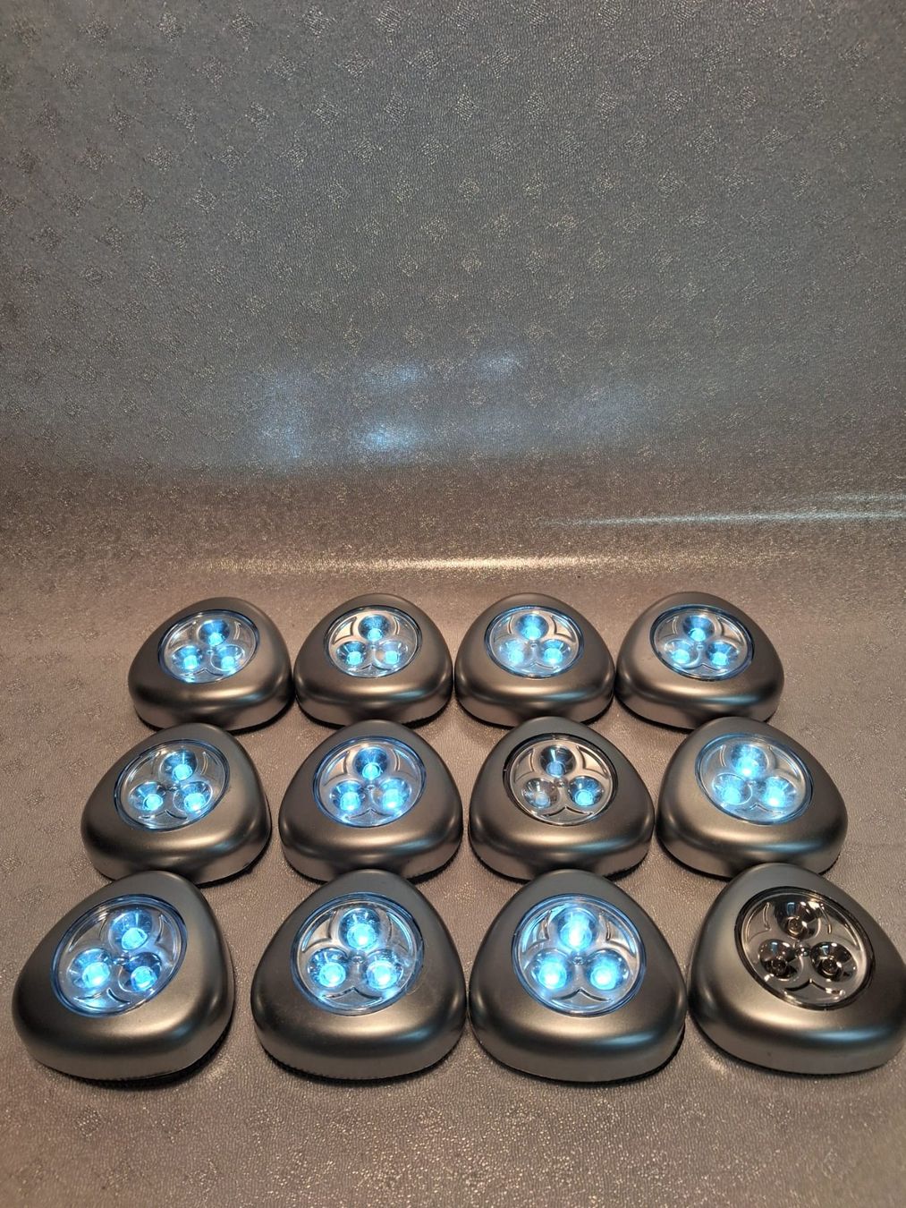 Lampade: Silberne, kabellose LED-Push-Lichter 12 Stk – Usato da Winterthur venduto da mar_jwg7 1