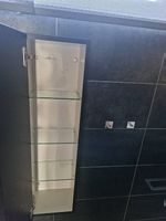 Zwei Badezimmer Hängeschränke schwarz 
