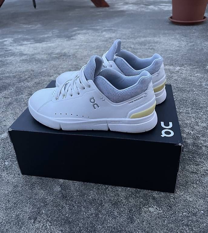 On Scarpe da donna: On The Roger Grösse 36.5 – Usato da Schötz venduto da ridervcs 2