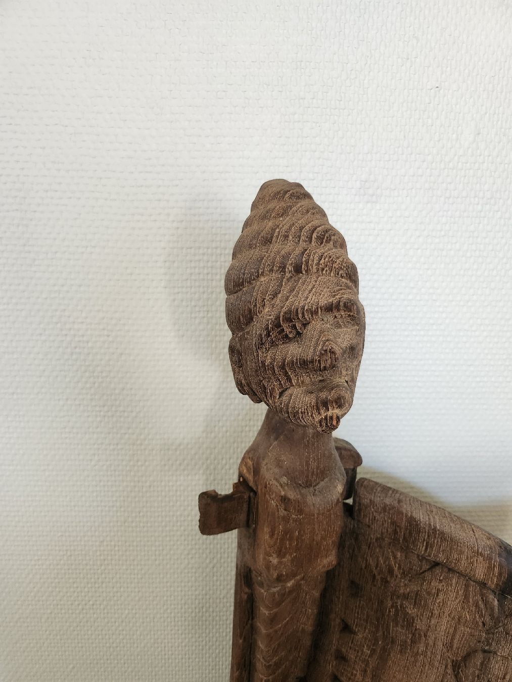 Statuette: Ethno Holzobjekt wohl Indonesien handgeschnitzt antik – Difettoso da Zürich venduto da BAENZERINO 1
