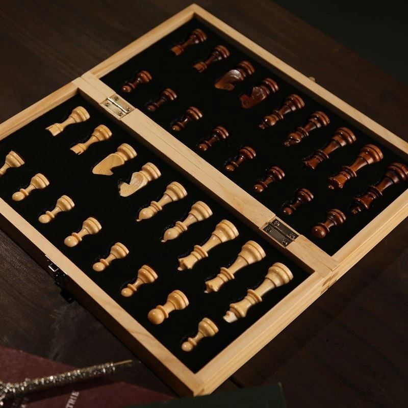 Giochi: Magnetischer Schachspiel aus Holz 24cm – Nuovo e nell'imballaggio originale da Châtelaine venduto da topshop.switzerland 2