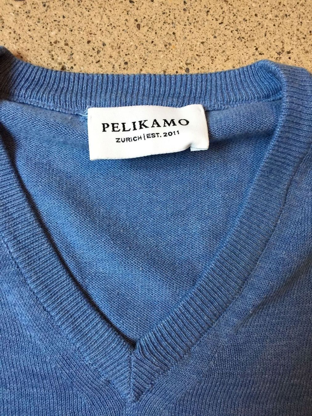 Pelikamo Maglioni & Felpe: PELIKAMO V-Pullover aus Baumwolle 🩵 – Usato da Zürich venduto da ClosetQueen 3