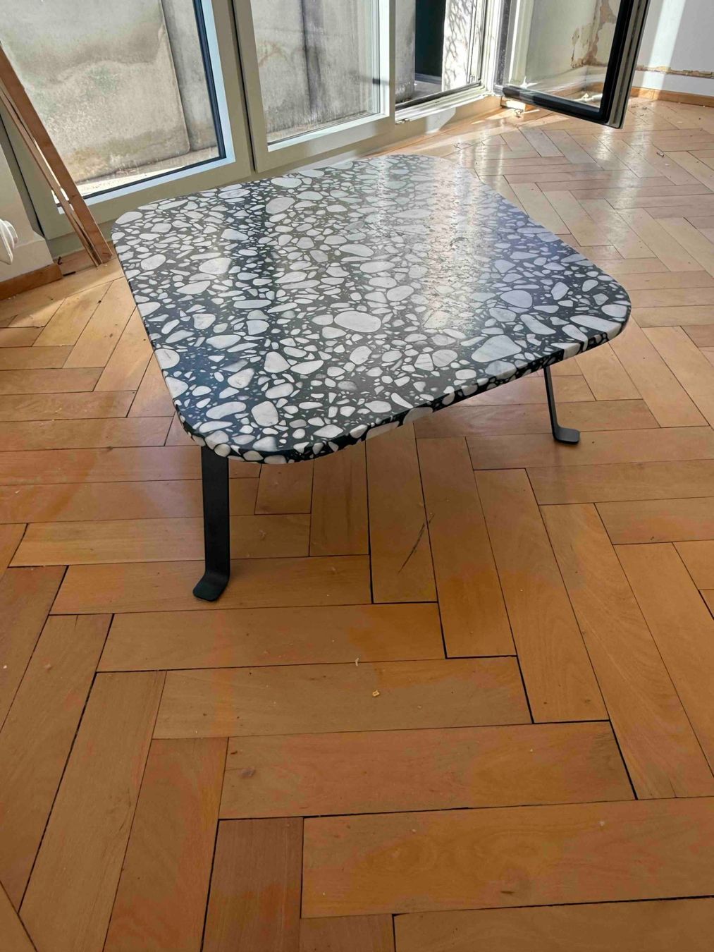 Tavoli: Moderner Design-Couchtisch mit Terrazzo-Platte – Usato da Zürich venduto da ele_nd88 2